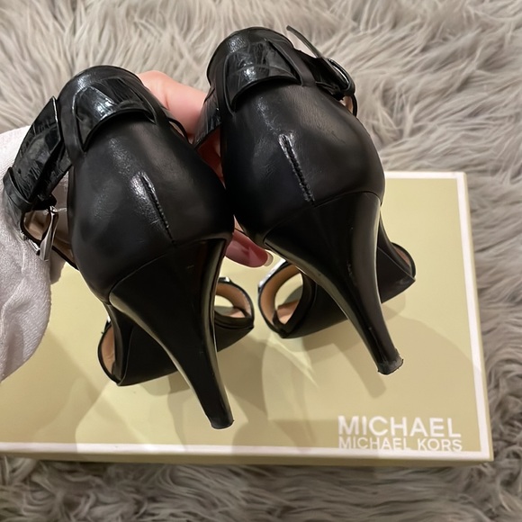 Michael Korss Greta Sandal - Picture 3 of 6